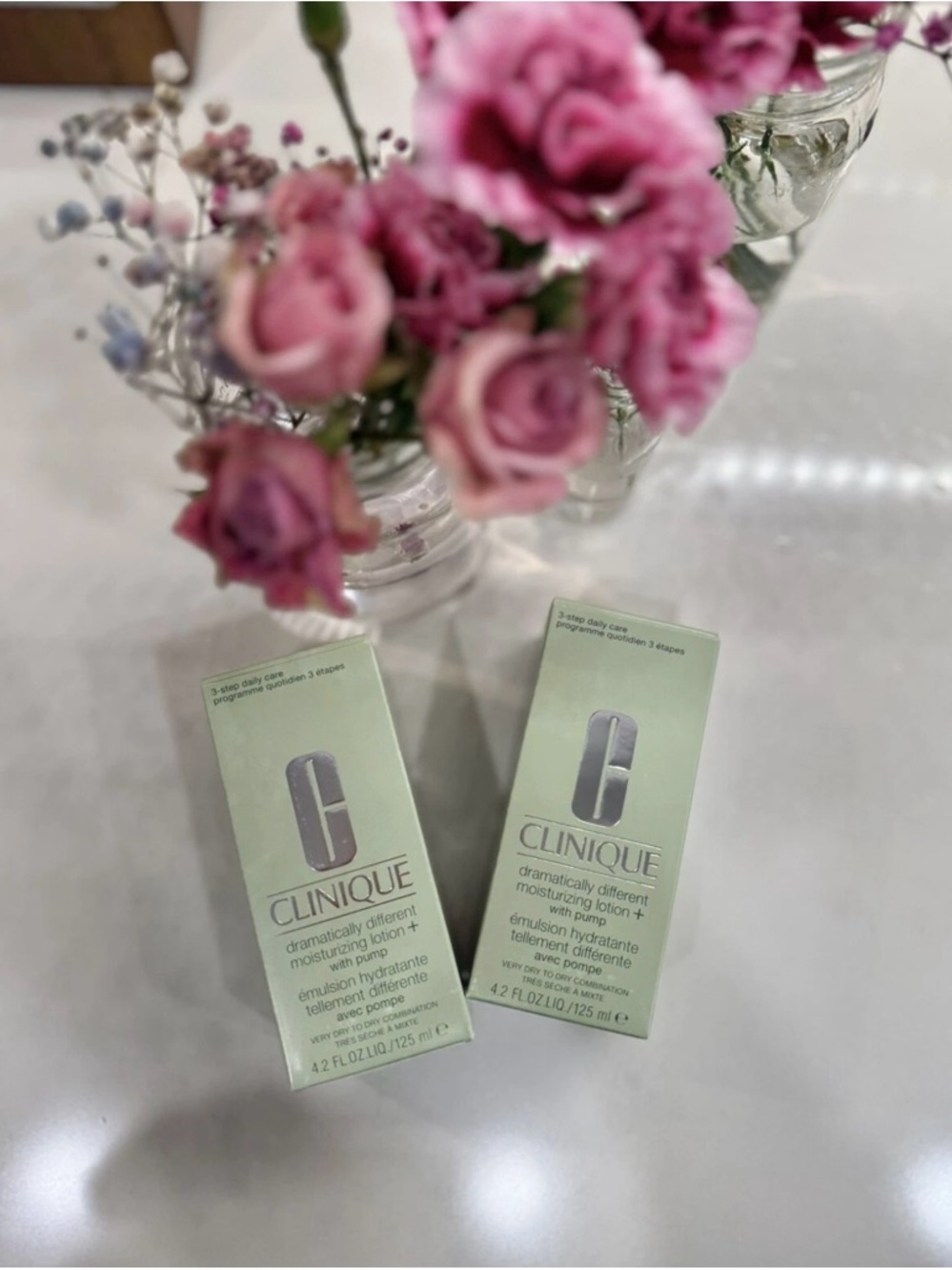 Clinique dramatically different Moisturizing Lotion new in box - Picture 2 of 2
